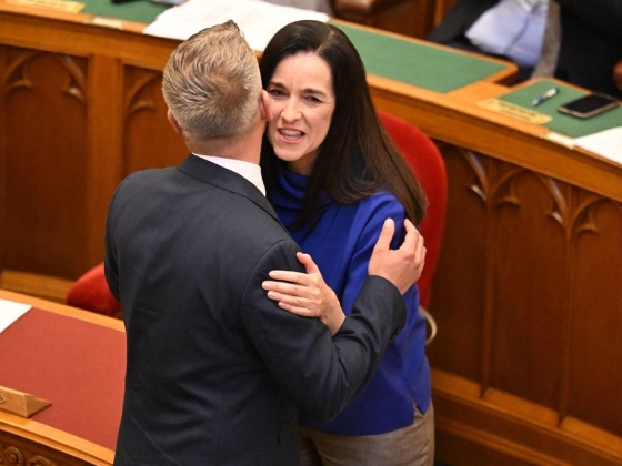 Orbán Anita jelentést tett: égnek nála az ukrán vonalak, nagyon készülődnek Zelenszkijék – Magyar Péter egyszer már befürdött, de most az EU is lépett Kárpátalja miatt