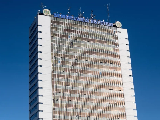 A Semmelweis Egyetem szakszervezete az új Kuratóriumhoz fordult a kancellár miatt