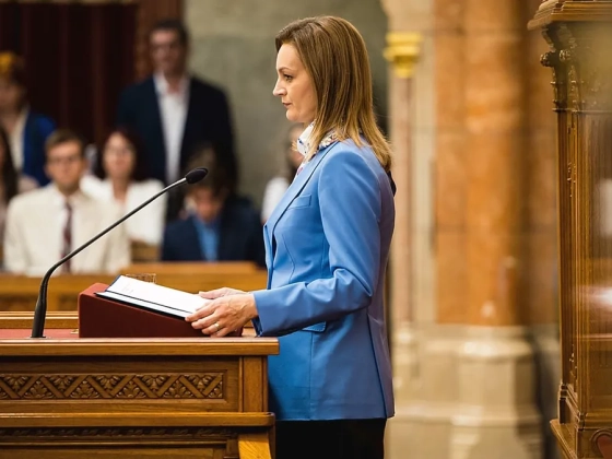 Kitiltotta a parlamentből Toroczkai Lászlót Forsthoffer Ágnes