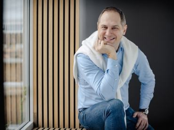 „A munkába nem kell beledögleni” – Steigervald Krisztián kimondta, miért akasztja ki a főnököket a Z generáció
