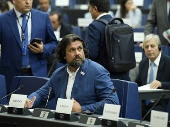 Az Európai Parlamenttől követeli az uniós források azonnali kifizetését a Fidesz-KDNP