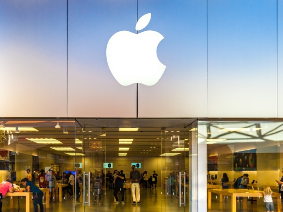 Még be sem mutatták az összehajtható iPhone-t, a kínai kiegészítőgyártók már ráugrottak