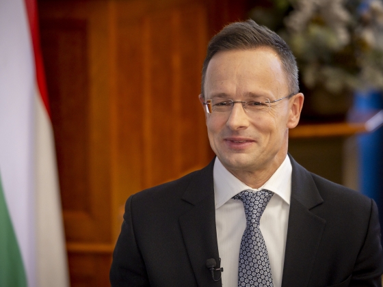 Feljelentették Szijjártó Pétert, a rendőrség máris döntött a BYD-állás ügyében