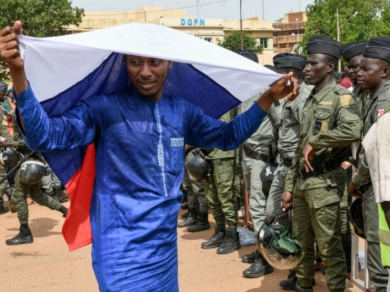 Macront vádolja Niger a puccs szervezésével