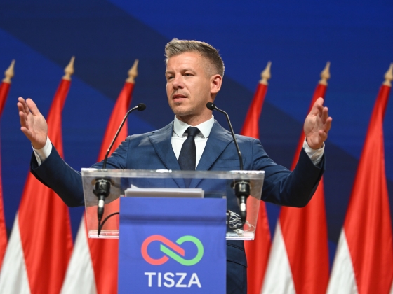 Perceken belül megszólal Magyar Péter a parlamentben
