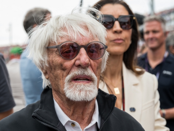 Vadászpuska birtoklása miatt vették őrizetbe a 95 éves Bernie Ecclestone-t