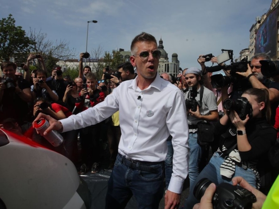 Itt van Magyar Péter legújabb ötlete: a nézettségért bármit!
