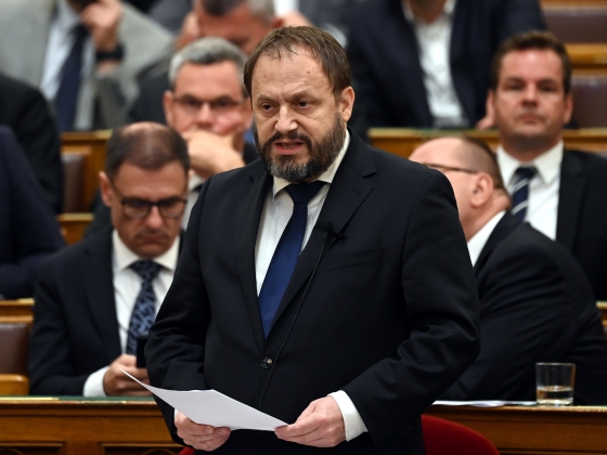 Tömeges leépítés jön a Pénzügyminisztériumban? - Kármán András pénzügyminiszter erről is beszélt a Blikknek