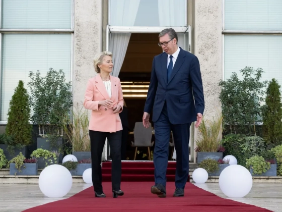 Uniós vezetők szerint az EU értékeivel megy szembe magas rangú szerb tisztviselők jelenléte Mladić temetésén