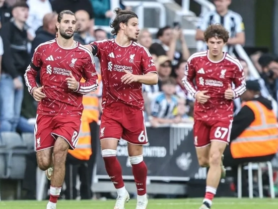 Itt a vége 17 év után: óriási bejelentést tett a Liverpool