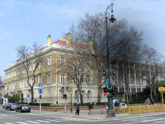 Legalább tíz orosz diplomatát biztosan kémként tartott nyilván az elhárítás, két üzenete is van a kiutasításuknak