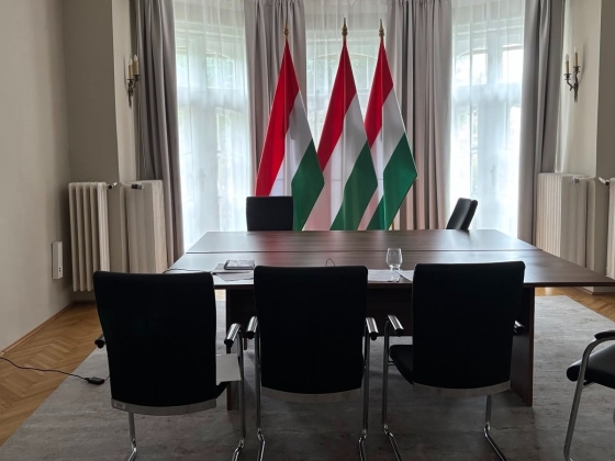 13 milliós Mikulásbuli, méregdrága svédasztal, feljelentetést tett a Miniszterelnökség
