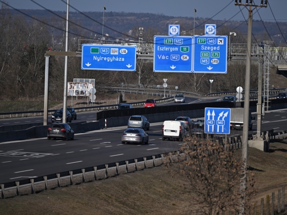 Alig emelkednek jövőre az autópálya-matrica-díjak
