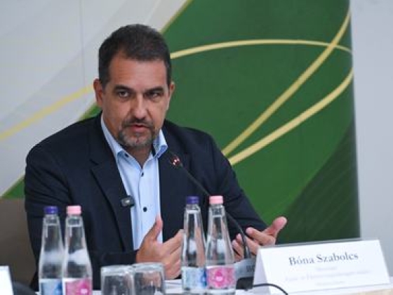 Az agrárminiszter Dublinban: Nincs az a mennyiségű EU-s forrás, amivel a gazdák kártalanítása fedezhető volna