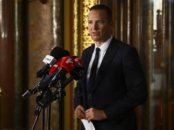 Halálos fenyegetést kapott Toroczkai László, miután összeveszett Magyar Péterrel a parlamentben
