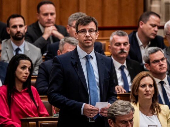 A Fidesz szerint csak terelés a tíz orosz diplomata kiutasítása