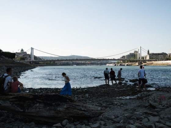 Történelmi mélypont: egyetlen centin a Duna vízállása Budapestnél