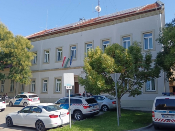Bűntett gyanúja miatt nyomoznak a gyerekek ételét dézsmáló gyömrői konyhások ügyében