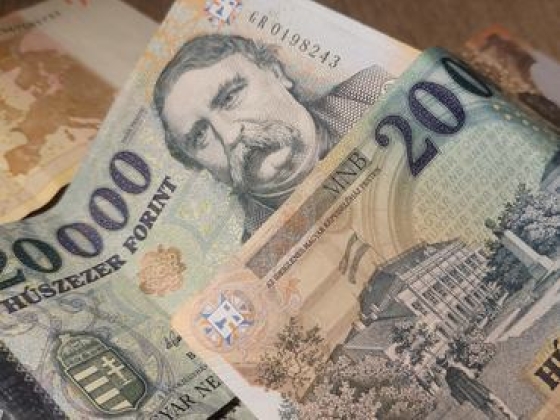 Visszakapaszkodott a forint, de hétfőn még jobban állt a szénája