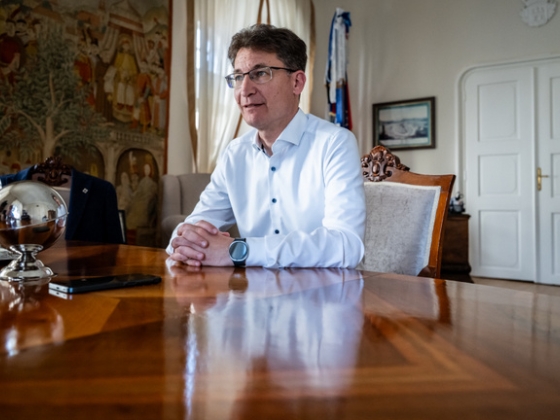 Cser-Palkovics András három hét múlva olyasmire kényszerülhet, amit soha nem akart megtenni