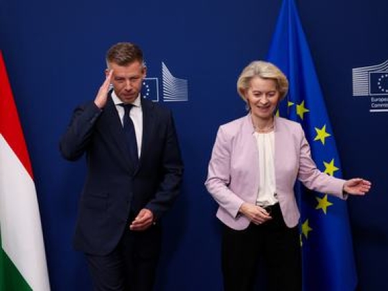 Követeli a Fidesz az uniós pénzeket Brüsszeltől, Magyar Péter szerint csak mószerolnak