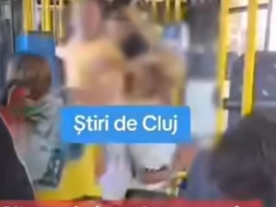 Kalapácsot rántott egy nő a trolibuszon, elszabadult a pokol Kolozsváron – videó