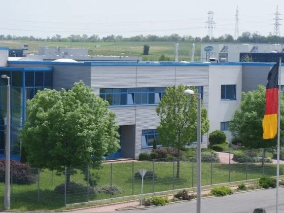 Bezárja győri egységét a német autóipari cég, 470 dolgozót küldenek el