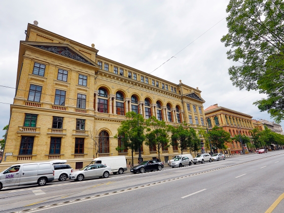 AZ ELTE-n dolgozók többsége nem keres annyit, mint egy iskolai tanár, a mozdonyvezetők fizetése elérhetetlen