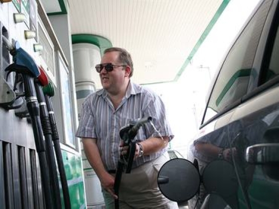 Nagy kérdés, mit lépnek erre Magyar Péterék: átlépte a lélektani határt a dízel ára