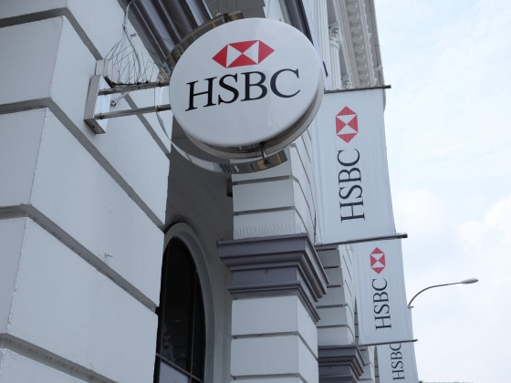 Nagy leépítés jön: több száz munkahelyet szüntet meg a globális bankóriás Németországban