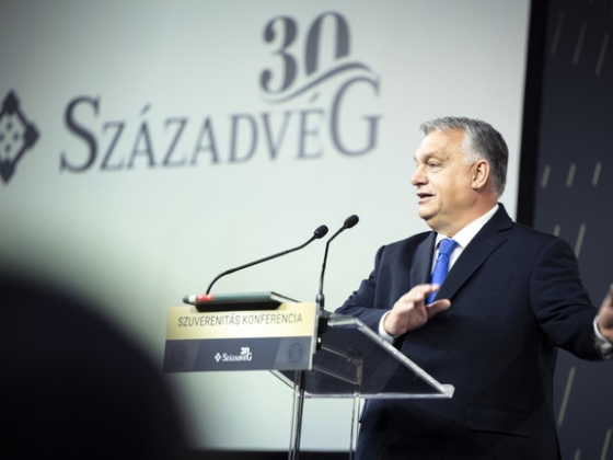 Itt a titkosított kormányzati tényfeltárás kezdete: mekkora bajban van a Századvég?