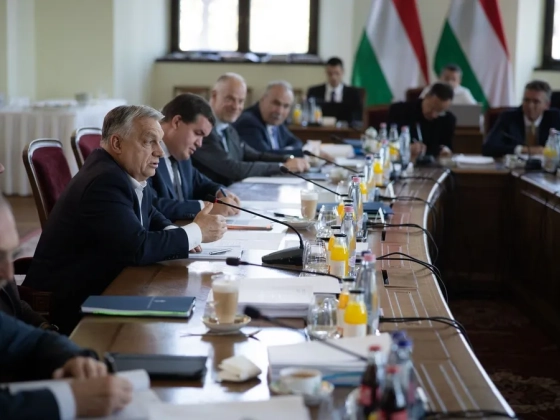 Nyilvánosságra hozzák az Orbán-kormányok titkosított döntéseit