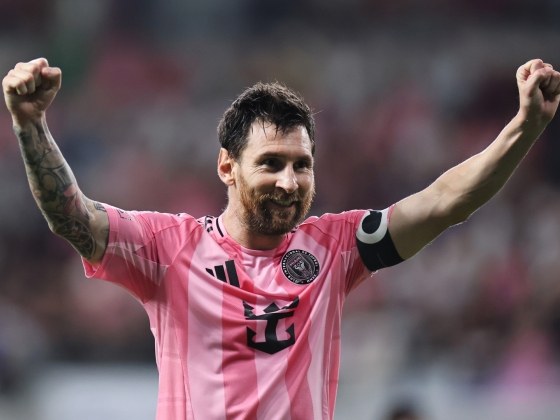 Focicsapatot vesz Lionel Messi