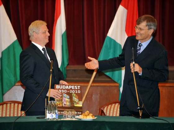 Demszky megkérte az MI-t, hasonlítsa össze teljesítményét Tarlóséval és Karácsonyéval