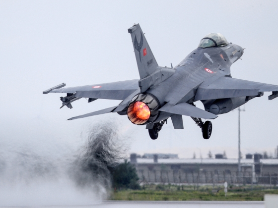 Fegyverkezik Magyarország szomszédja: nem elég a 14 darab F16-os, újabb vadászbombázókat vesznek