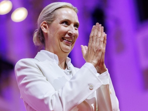 Durva szópárbaj a német parlamentben: egymás torkának esett Merz és Weidel Oroszország miatt