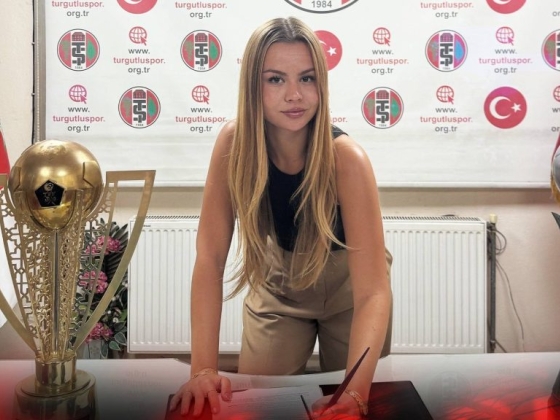 Ilyen sem volt még: 22 éves lány lett egy férfi futballcsapat edzője