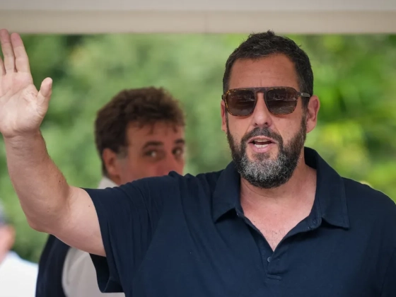 Adam Sandler 60 éves lett: ki nem találod, milyen álomautóval lepte meg minden barátját a születésnapos – Galéria
