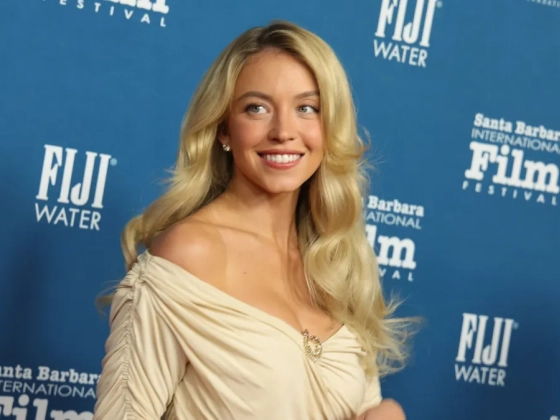 Sydney Sweeney ismét meztelenül sokkolta a rajongóit az új reklámjában - videó