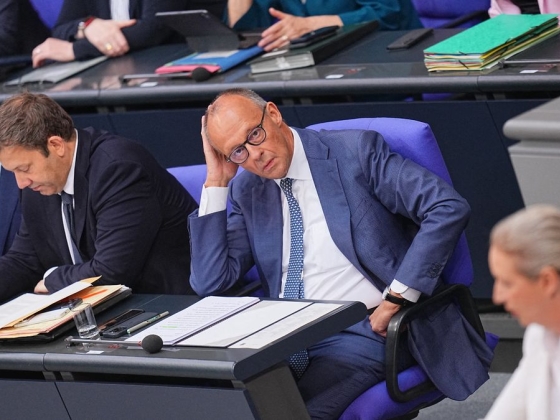 Elszabadultak az indulatok a német parlamentben, egymásnak feszült Weidel és Merz + videó