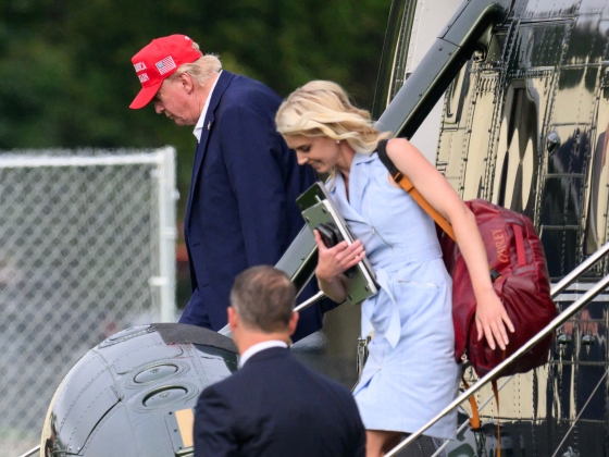 Trump elnökként 45 ezer dollárt adott ajándékba rejtélyes bizalmasának, Natalie Harpnak