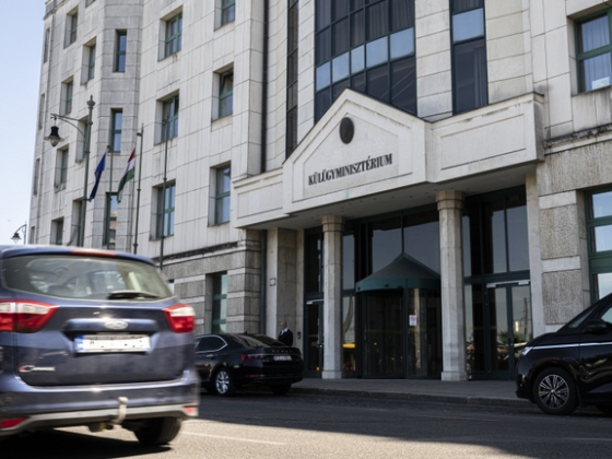 Válaszolt az Indexnek a külügyminisztérium a lóbotrányra