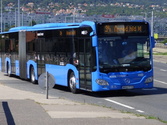 Botrányos: a kerekesszékes Ica szerint a 34-es busz sofőrje teljes gázzal hajtott ki a megállóból, amikor meglátta, hogy fel akar szállni a járművére