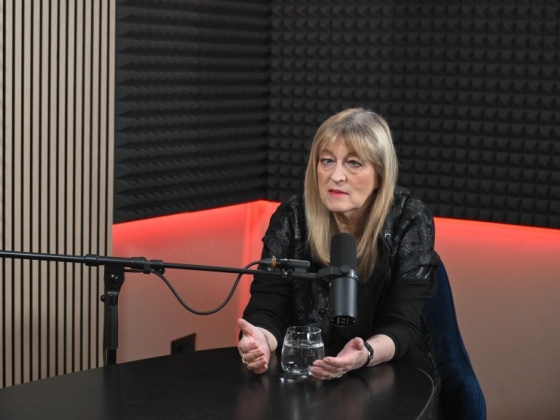 Schmidt Mária szerint csak a pénz érdekli Mándoki Lászlót, akit Bayer Zsolt szarjankónak nevezett