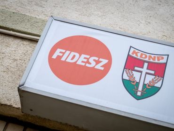 Váratlan távozás a Fidesznél: lemondott a józsefvárosi frakcióvezető