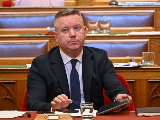 Most már hivatalos: óriási bérrendezést lengetett be a kormány, az illetményalap mellett a pótlékokhoz is hozzányúlnának – jöhet a szolgálati lakások reformja is