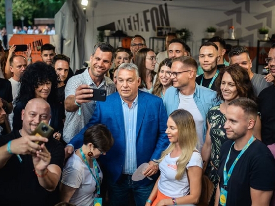 A térdeléstől a függetlenségig: a polgármester, aki rájött, hogy mindenkit képviselnie kell