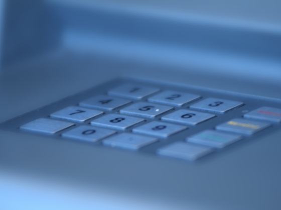 Nem kapta meg a pénzét, ezért inkább szétverte az ATM-et - videó