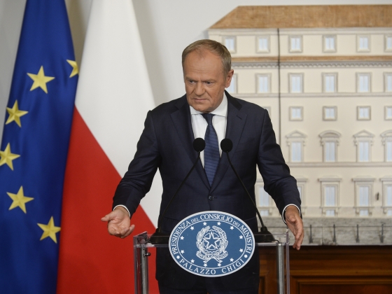 Egy határátkelő elleni akciót kellett elhárítani éjszaka Donald Tusk szerint: orosz veszélyre figyelmeztetett a V4-csúcson