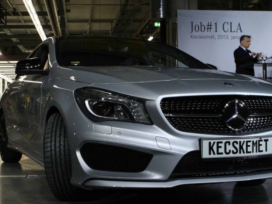 Ebből nagy botrány lesz: kiderült, mennyivel keresnek kevesebbet a kecskeméti Mercedes-gyár munkásai, mint a németek – pedig sokkal többet dolgoznak